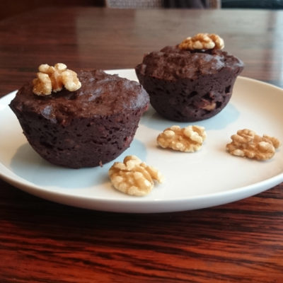 Mugcake van Chocola, Pindakaas en Walnoot