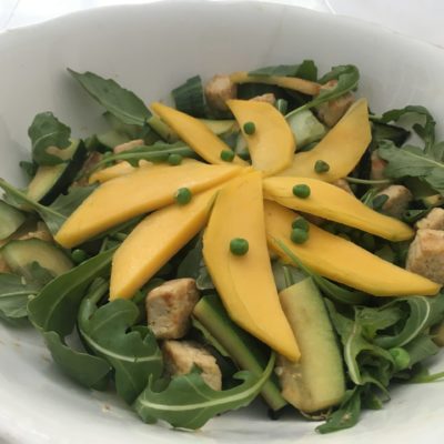 Salade met Quorn, mango en munt